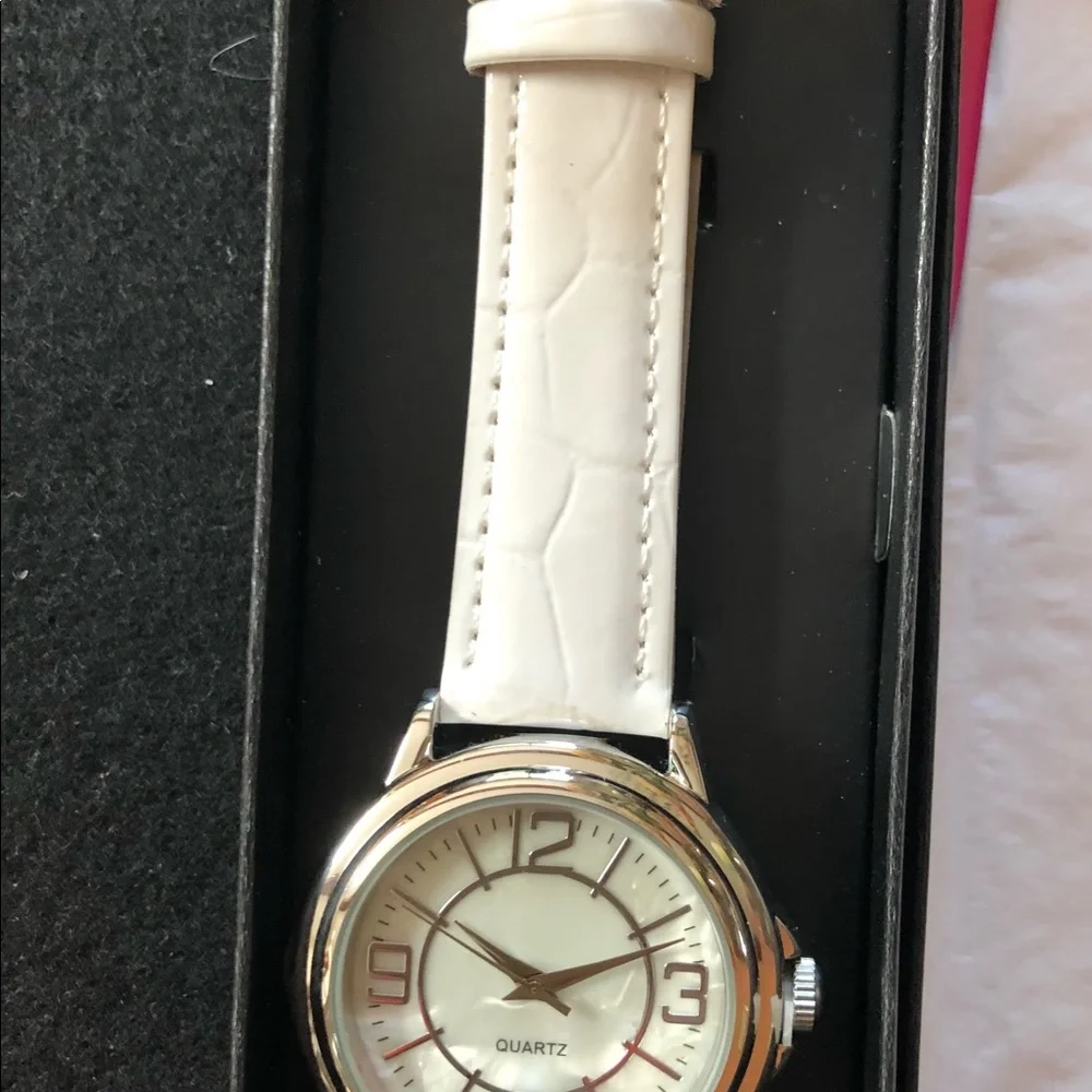 Avon NWT Women’s Watch